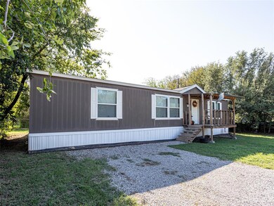 860 E Aquarius Ct, Granbury, TX 76049 - photo 3