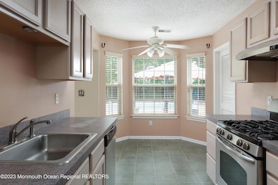 15 Bryce Canyon Rd, Howell, NJ 07731 - photo 6