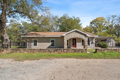 712 N Pendell Ave, Cleburne, TX 76033 - photo 2
