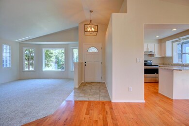 1533 Valley View Dr, Medford, OR 97504 - photo 4