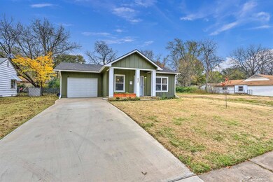 237 E Evans Ave, Bonham, TX 75418 - photo 2