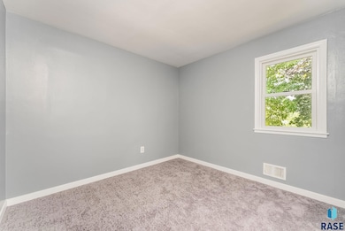 1105 S Tabbert Cir, Sioux Falls, SD 57103 - photo 6