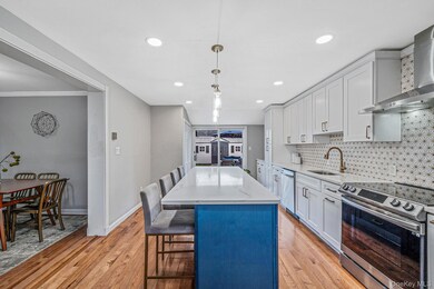 56 Cliff Ln, Levittown, NY 11756 - photo 6