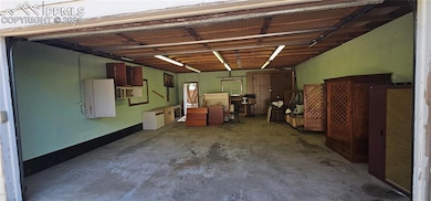 Huge Garage in back with Alley Access
