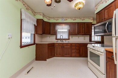 1241 20th St SW, Cedar Rapids, IA 52404 - photo 7