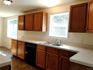 863 Lee Ave, North Tonawanda, NY 14120 - photo 4