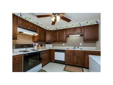 Kitchen. Updated kitchen with new backsplash