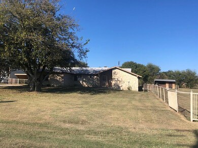 1624 Hill Top Cir, Weatherford, TX 76085 - photo 5