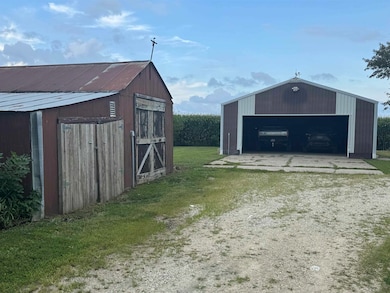 8138 Schenk Rd, Waterloo, IA 50703 - photo 7