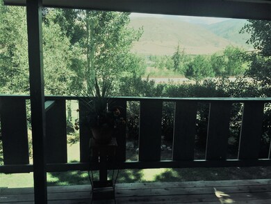 2019 799 Deer Blvd 2-porch