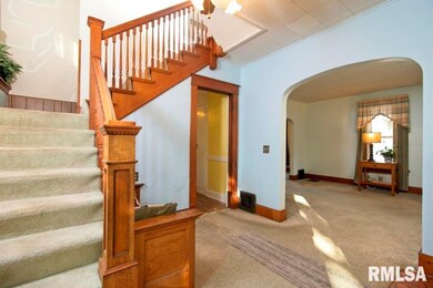 812 E High St, Davenport, IA 52803 - photo 3