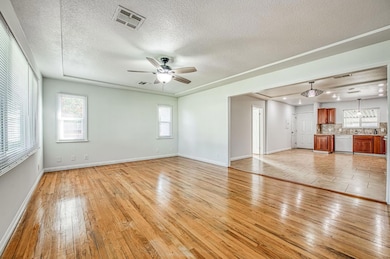 923 W Clinton Ave, Fresno, CA 93705 - photo 5