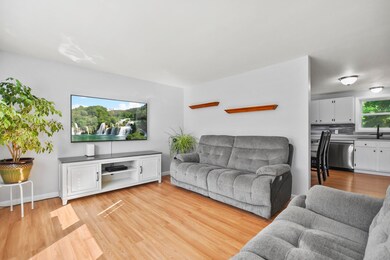 6 Weeping Willow Dr, Rochester, NH 03867 - photo 4