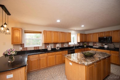 1333 Cross Creek Dr, Loveland, OH 45140 - photo 4