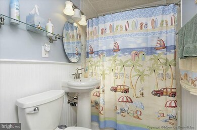 5709 Fenwick Dr, Alexandria, VA 22303 - photo 7