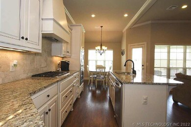 Granite counters, excellent lighting and nook over