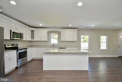 3912 Coach Ln, Suitland, MD 20746 - photo 6