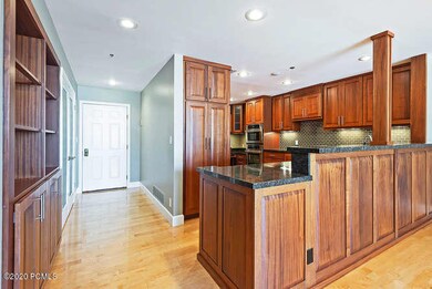 48 w Broadway Unit 907 Salt-small-011-01