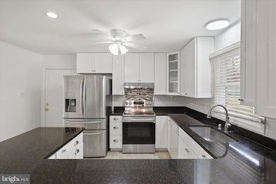 836 Utterback Store Rd, Great Falls, VA 22066 - photo 3