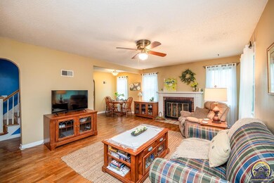 1835 SW Wayne Ave, Topeka, KS 66604 - photo 5