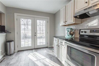 5526 Perry Ln, Shawnee, KS 66203 - photo 3