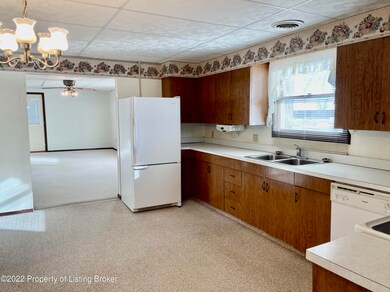 KITCHEN / DINING