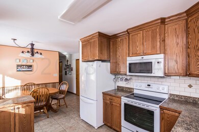 304 Euclid Ave Crookston MN-large-007-10
