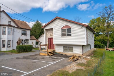 672 W Franklin St, Slatington, PA 18080 - photo 2