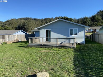 30324 Driftwood Dr, Gold Beach, OR 97444 - photo 3