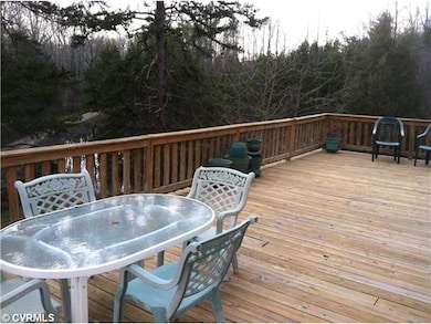 Yard/Garden - Huge Deck