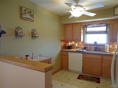 699 Oakwood St, Easton, PA 18045 - photo 7