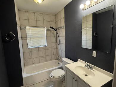 Full bathroom with vanity, tiled shower / bath com
