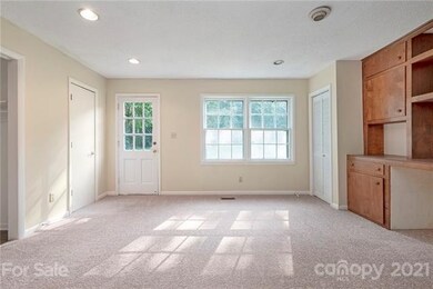 2436 Senior Dr, Charlotte, NC 28216 - photo 4