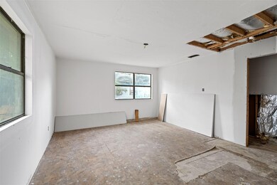 734 N Robinson St, Cleburne, TX 76031 - photo 5