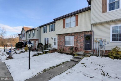 2608 Banbury Ln, Chambersburg, PA 17202 - photo 3