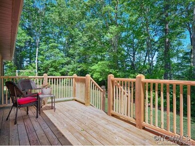 402 Rockwood Dr, Hendersonville, NC 28792 - photo 4