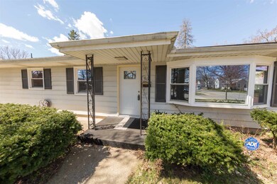 317 N Vine St, Elkhart, IN 46514 - photo 2