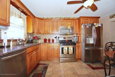 72 Vedder Ave, Staten Island, NY 10302 - photo 4