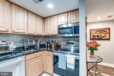 1124 25th St NW unit T5, Washington, DC 20037 - photo 4