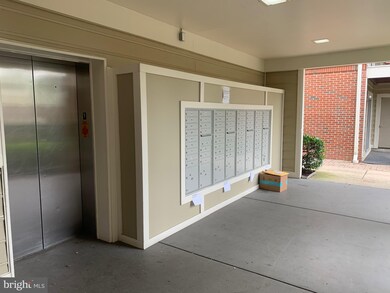 Quaker Hill Community unit 118, Alexandria, VA 22314 - photo 4