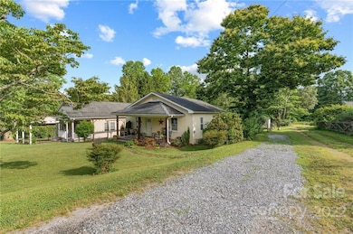 136 Round Top Rd, Asheville, NC 28803 - photo 4