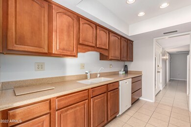 9867 W Willowbrook Ct, Sun City, AZ 85373 - photo 5