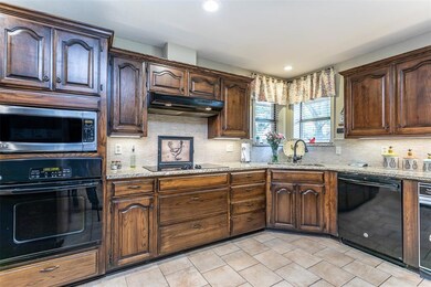 1904 Woodlawn Ct, Gainesville, TX 76240 - photo 7