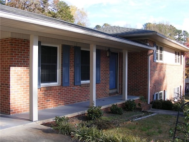 428 Holloway St, Walhalla, SC 29691 - photo 2