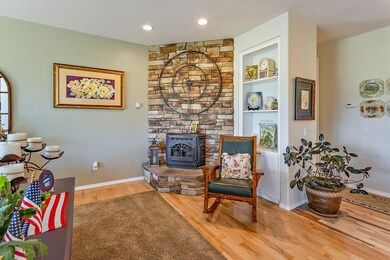 366 Hidden Pine Dr, Grants Pass, OR 97526 - photo 6