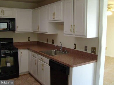 8206 Crossbrook Ct unit 101, Lorton, VA 22079 - photo 7