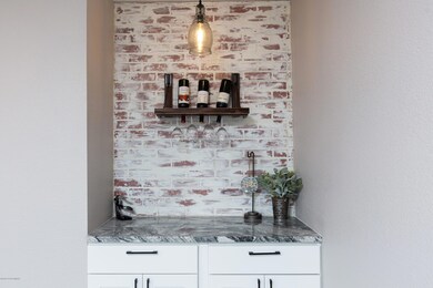 3 Dining Bar