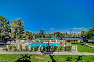 BEATIFIUL POOL WITH   STATOSPHERE HOTEL IN THE BAC