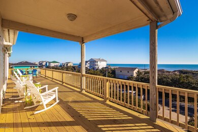 Expansive porches to watch the ocean