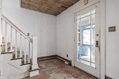 5-web-or-mls-118NTollSt_05